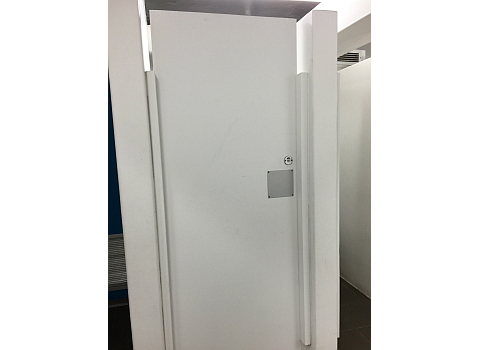 よじ登ったトイレのドア